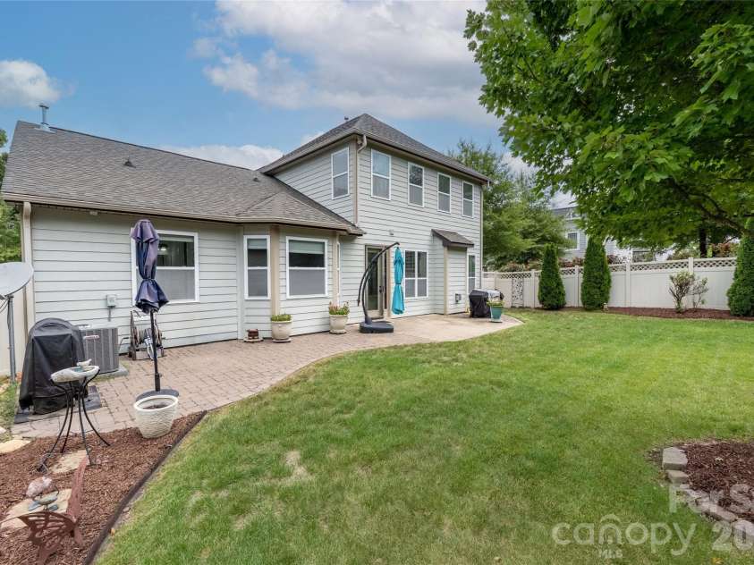 10328 Drake Hill Drive, Huntersville, NC 28078.  MLS# CAR4425644, YatesRealty ID 47465. 