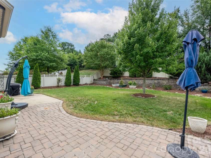10328 Drake Hill Drive, Huntersville, NC 28078.  MLS# CAR4425644, YatesRealty ID 47465. 