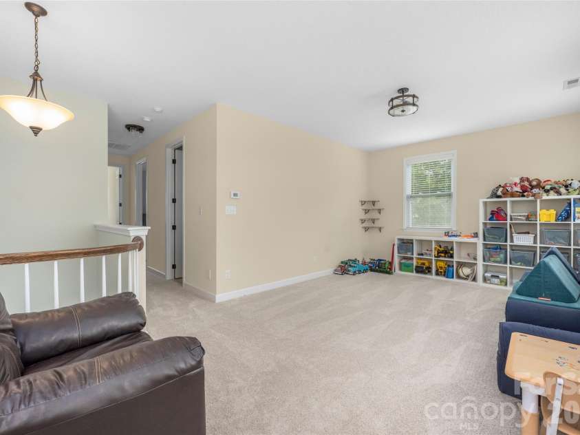 10328 Drake Hill Drive, Huntersville, NC 28078.  MLS# CAR4425644, YatesRealty ID 47465. Loft