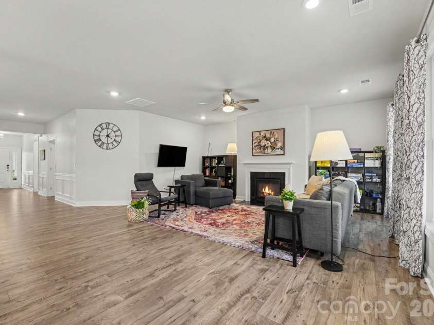 6858 Hunts Mesa Drive, Fort Mill, SC 29707.  MLS# CAR4417720, YatesRealty ID 47466. 