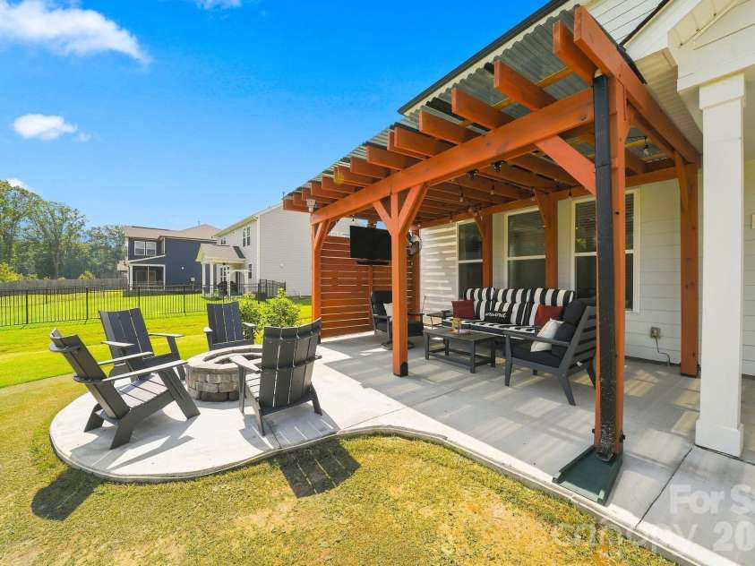 1533 Cedar Tree Drive, Belmont, NC 28012.  MLS# CAR4418136, YatesRealty ID 47468. 