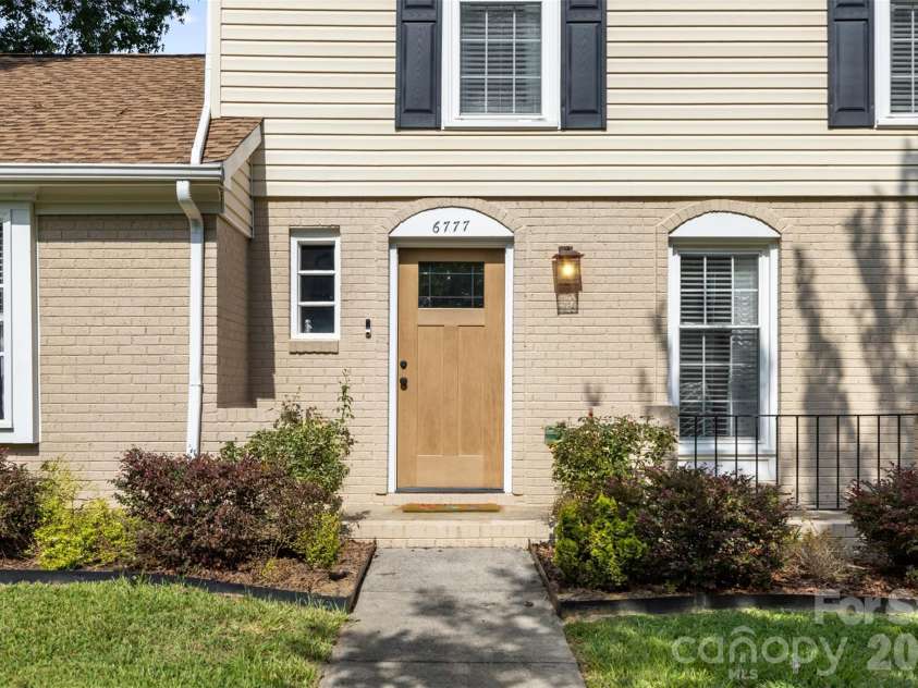 6777 Stoney Ridge Road, Matthews, NC 28104.  MLS# CAR4418819, YatesRealty ID 47469. 