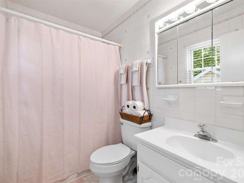 6777 Stoney Ridge Road, Matthews, NC 28104.  MLS# CAR4418819, YatesRealty ID 47469. 