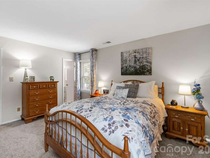 6777 Stoney Ridge Road, Matthews, NC 28104.  MLS# CAR4418819, YatesRealty ID 47469. 