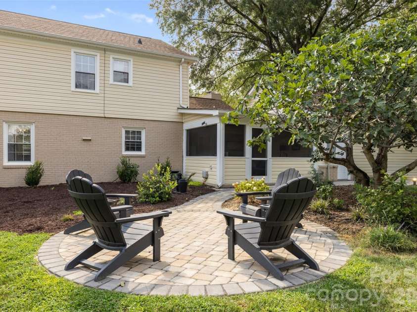 6777 Stoney Ridge Road, Matthews, NC 28104.  MLS# CAR4418819, YatesRealty ID 47469. 