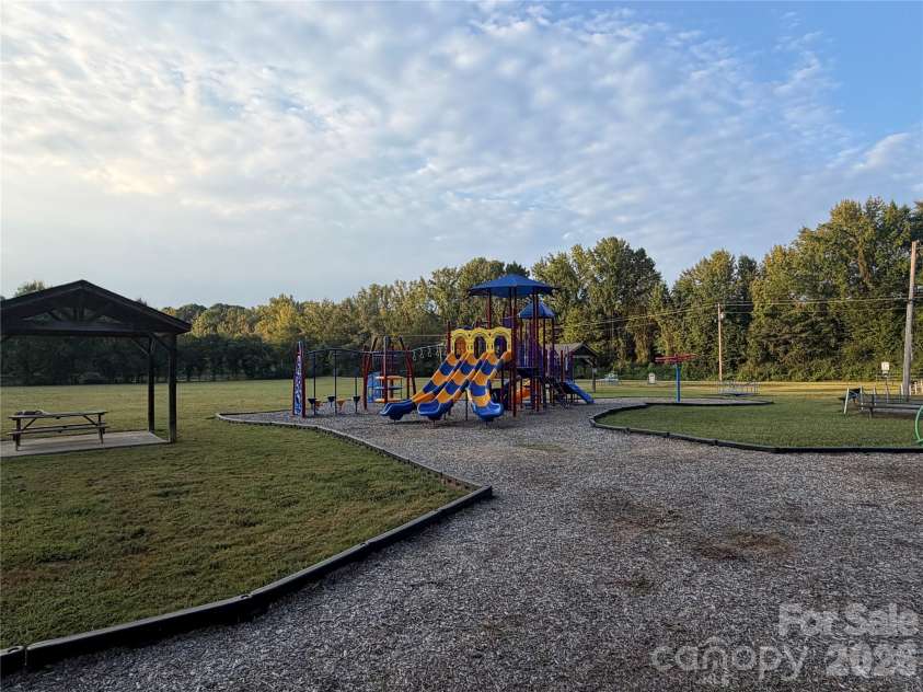 6777 Stoney Ridge Road, Matthews, NC 28104.  MLS# CAR4418819, YatesRealty ID 47469. 