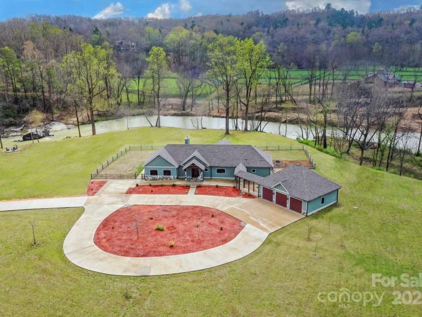 118 McOwenben Pass, Lake Lure, NC 28746.  MLS# CAR4243269, YatesRealty ID 4747. 