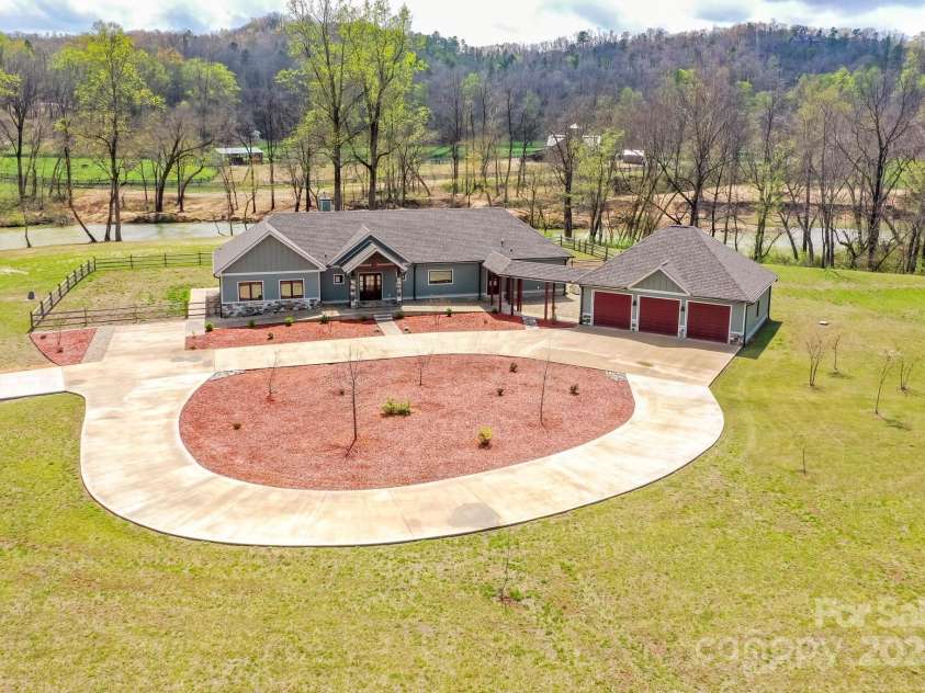 118 McOwenben Pass, Lake Lure, NC 28746.  MLS# CAR4243269, YatesRealty ID 4747. 