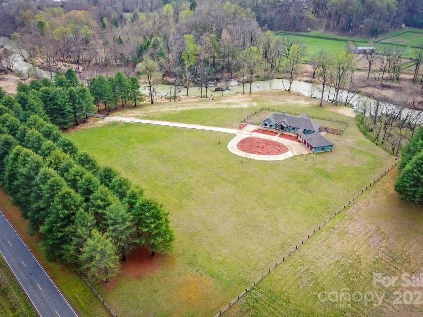 118 McOwenben Pass, Lake Lure, NC 28746.  MLS# CAR4243269, YatesRealty ID 4747. 