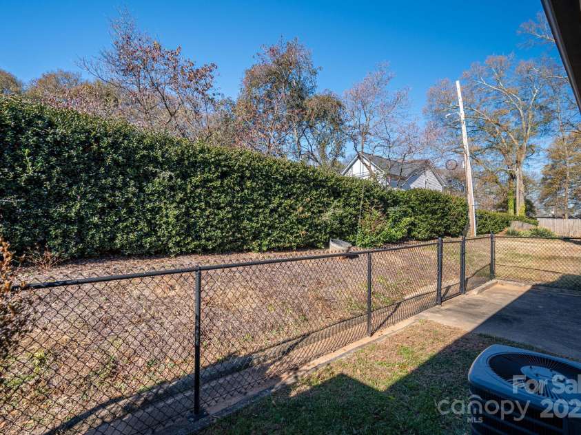 1212 Franklin Boulevard, Gastonia, NC 28054.  MLS# CAR4327216, YatesRealty ID 4747. 