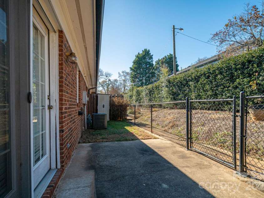 1212 Franklin Boulevard, Gastonia, NC 28054.  MLS# CAR4327216, YatesRealty ID 4747. 