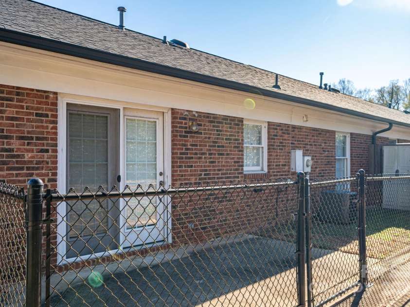 1212 Franklin Boulevard, Gastonia, NC 28054.  MLS# CAR4327216, YatesRealty ID 4747. 