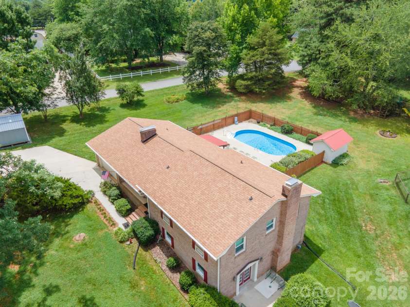 201 Wellington Drive, Lincolnton, NC 28092.  MLS# CAR4394224, YatesRealty ID 47470. 