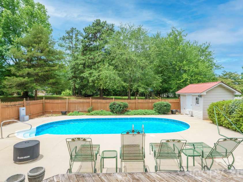 201 Wellington Drive, Lincolnton, NC 28092.  MLS# CAR4394224, YatesRealty ID 47470. 