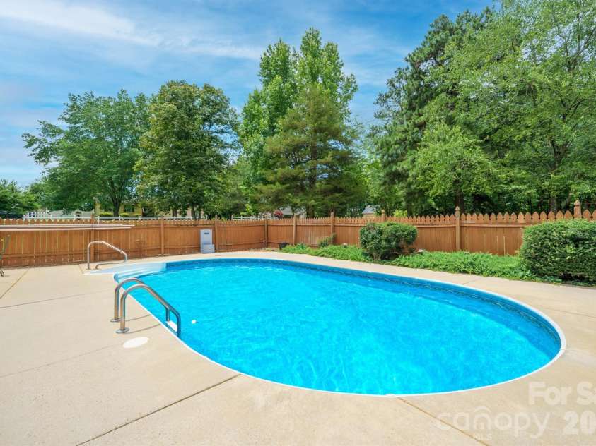 201 Wellington Drive, Lincolnton, NC 28092.  MLS# CAR4394224, YatesRealty ID 47470. 