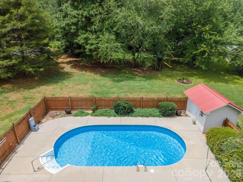 201 Wellington Drive, Lincolnton, NC 28092.  MLS# CAR4394224, YatesRealty ID 47470. 
