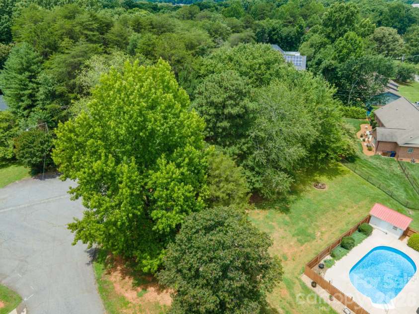 201 Wellington Drive, Lincolnton, NC 28092.  MLS# CAR4394224, YatesRealty ID 47470. 