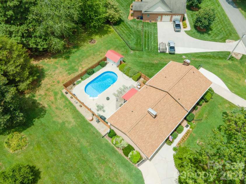 201 Wellington Drive, Lincolnton, NC 28092.  MLS# CAR4394224, YatesRealty ID 47470. 