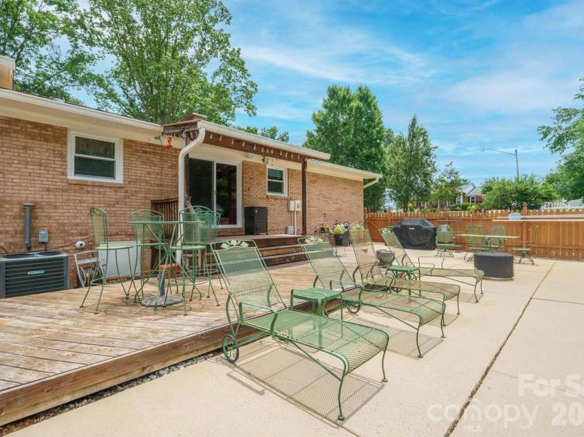 201 Wellington Drive, Lincolnton, NC 28092.  MLS# CAR4394224, YatesRealty ID 47470. 