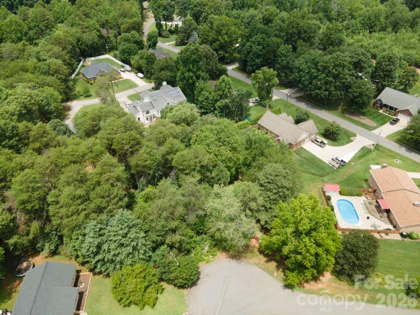 201 Wellington Drive, Lincolnton, NC 28092.  MLS# CAR4394224, YatesRealty ID 47470. 