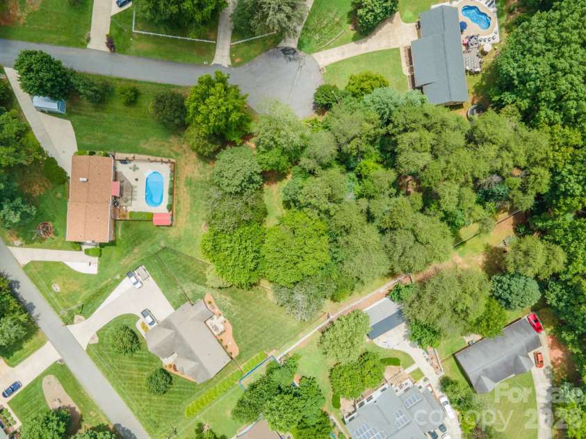 201 Wellington Drive, Lincolnton, NC 28092.  MLS# CAR4394224, YatesRealty ID 47470. 