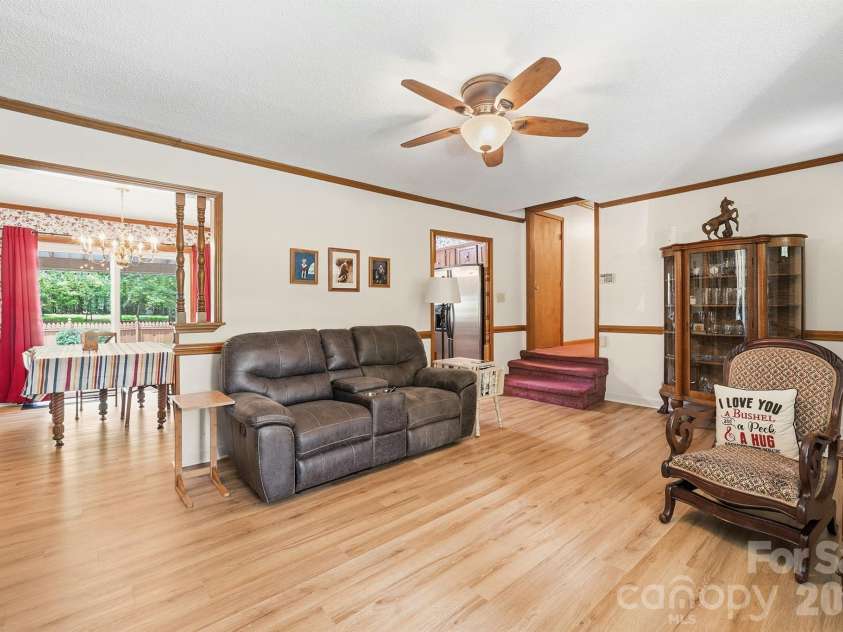201 Wellington Drive, Lincolnton, NC 28092.  MLS# CAR4394224, YatesRealty ID 47470. 