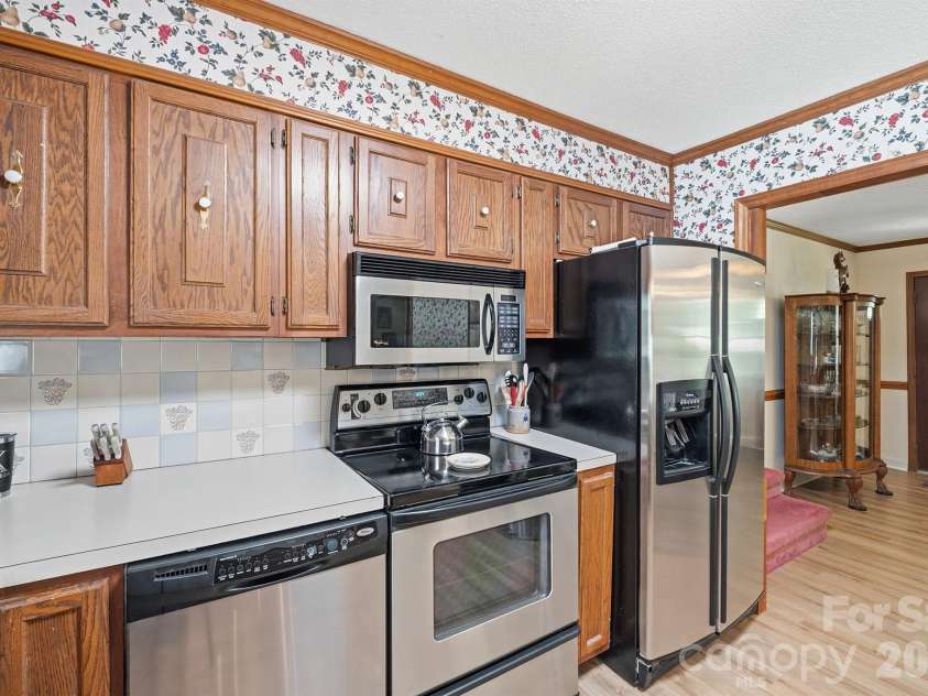 201 Wellington Drive, Lincolnton, NC 28092.  MLS# CAR4394224, YatesRealty ID 47470. 