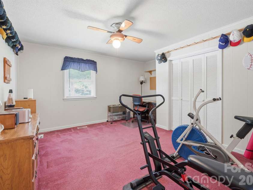 201 Wellington Drive, Lincolnton, NC 28092.  MLS# CAR4394224, YatesRealty ID 47470. 