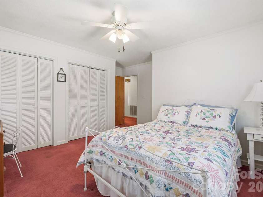 201 Wellington Drive, Lincolnton, NC 28092.  MLS# CAR4394224, YatesRealty ID 47470. 