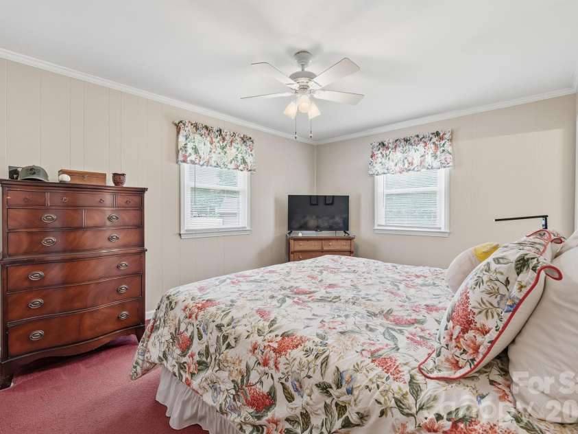 201 Wellington Drive, Lincolnton, NC 28092.  MLS# CAR4394224, YatesRealty ID 47470. 
