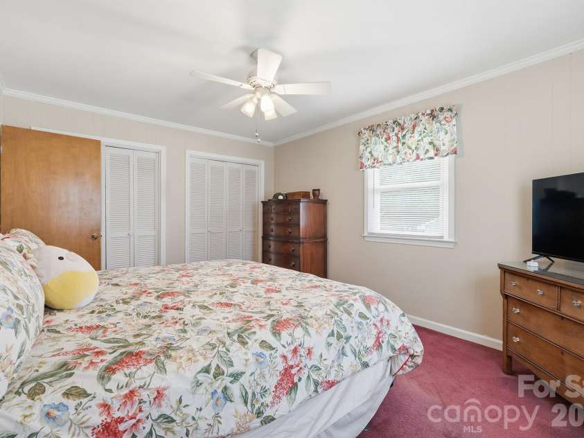 201 Wellington Drive, Lincolnton, NC 28092.  MLS# CAR4394224, YatesRealty ID 47470. 