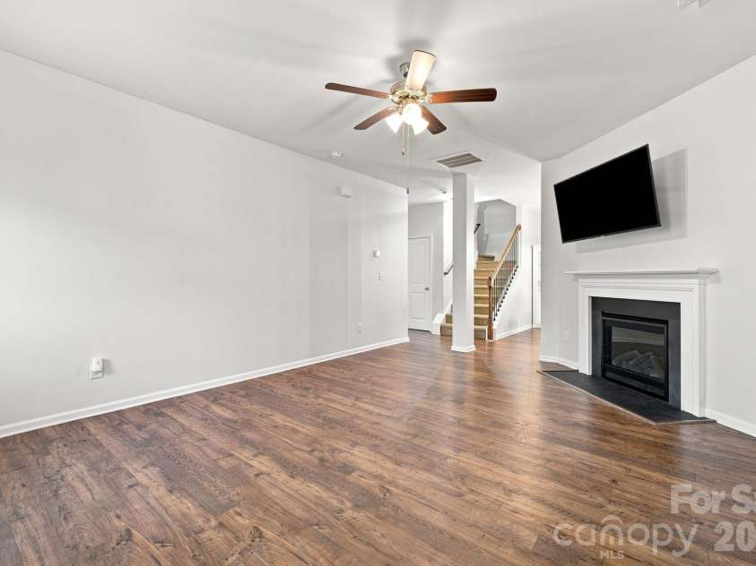 2424 Tallet Trace, Charlotte, NC 28216.  MLS# CAR4418651, YatesRealty ID 47471. 