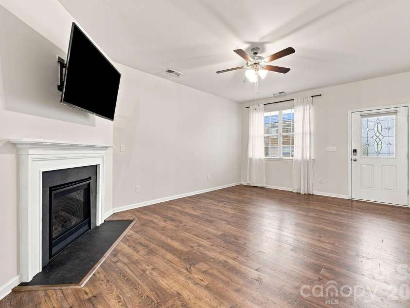 2424 Tallet Trace, Charlotte, NC 28216.  MLS# CAR4418651, YatesRealty ID 47471. 