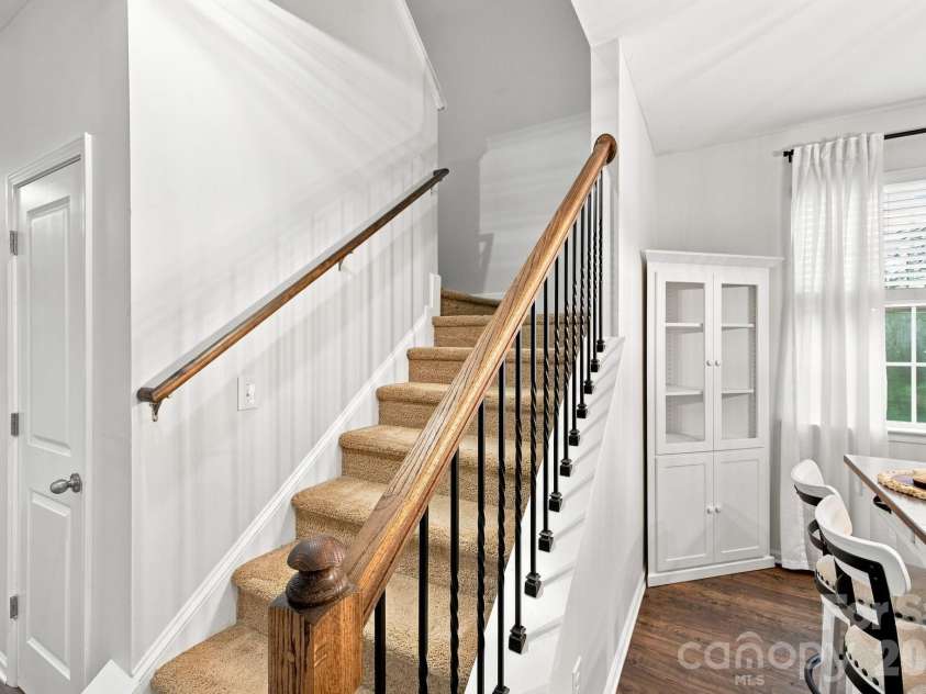 2424 Tallet Trace, Charlotte, NC 28216.  MLS# CAR4418651, YatesRealty ID 47471. 