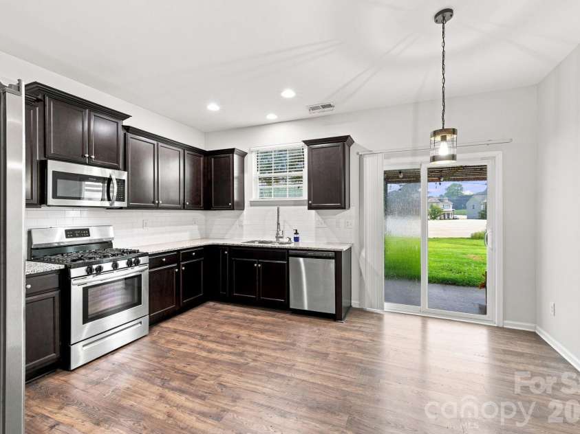 2424 Tallet Trace, Charlotte, NC 28216.  MLS# CAR4418651, YatesRealty ID 47471. 