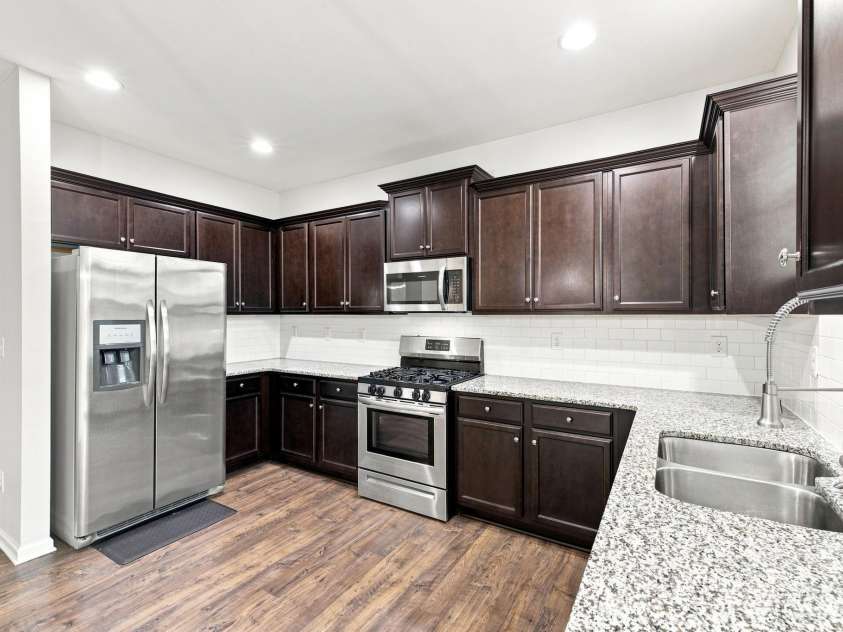 2424 Tallet Trace, Charlotte, NC 28216.  MLS# CAR4418651, YatesRealty ID 47471. 
