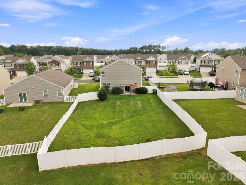 2424 Tallet Trace, Charlotte, NC 28216.  MLS# CAR4418651, YatesRealty ID 47471. 