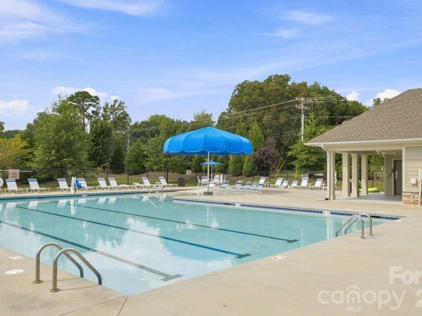 2424 Tallet Trace, Charlotte, NC 28216.  MLS# CAR4418651, YatesRealty ID 47471. Community Pool