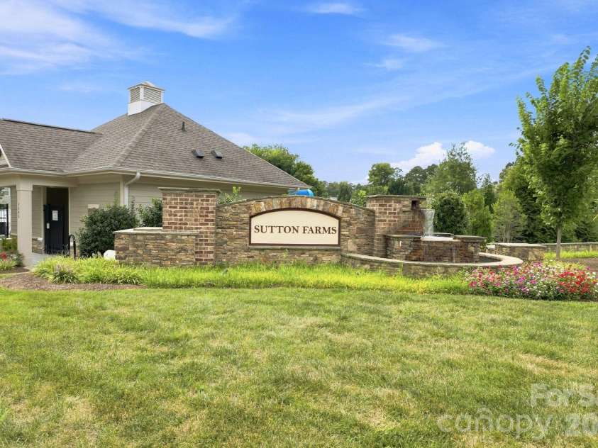 2424 Tallet Trace, Charlotte, NC 28216.  MLS# CAR4418651, YatesRealty ID 47471. Sutton Farms