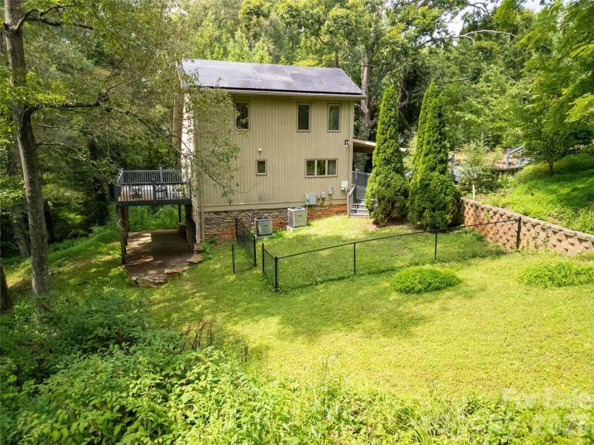 72 Memory Lane, Brevard, NC 28712.  MLS# CAR4352602, YatesRealty ID 47474. 