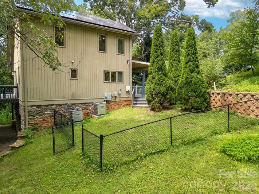 72 Memory Lane, Brevard, NC 28712.  MLS# CAR4352602, YatesRealty ID 47474. 