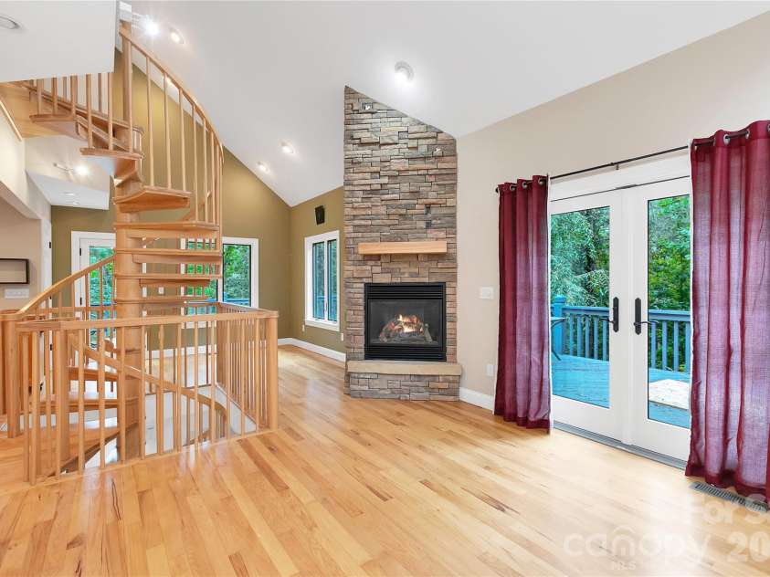 72 Memory Lane, Brevard, NC 28712.  MLS# CAR4352602, YatesRealty ID 47474. 
