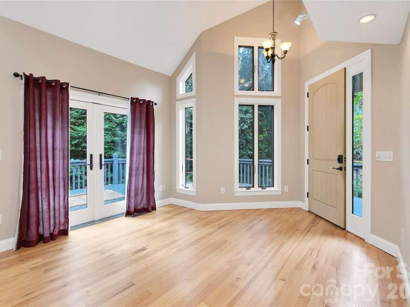 72 Memory Lane, Brevard, NC 28712.  MLS# CAR4352602, YatesRealty ID 47474. 