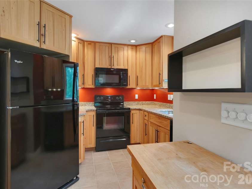 72 Memory Lane, Brevard, NC 28712.  MLS# CAR4352602, YatesRealty ID 47474. 