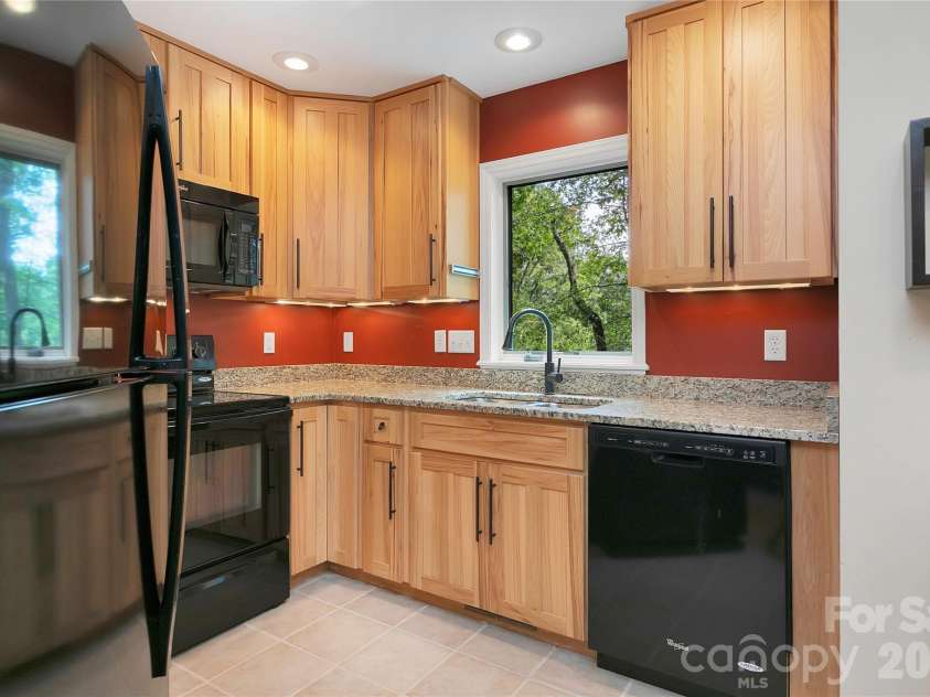 72 Memory Lane, Brevard, NC 28712.  MLS# CAR4352602, YatesRealty ID 47474. 