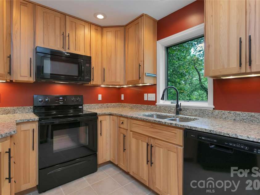 72 Memory Lane, Brevard, NC 28712.  MLS# CAR4352602, YatesRealty ID 47474. 
