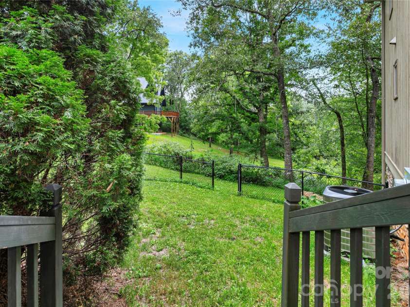72 Memory Lane, Brevard, NC 28712.  MLS# CAR4352602, YatesRealty ID 47474. 