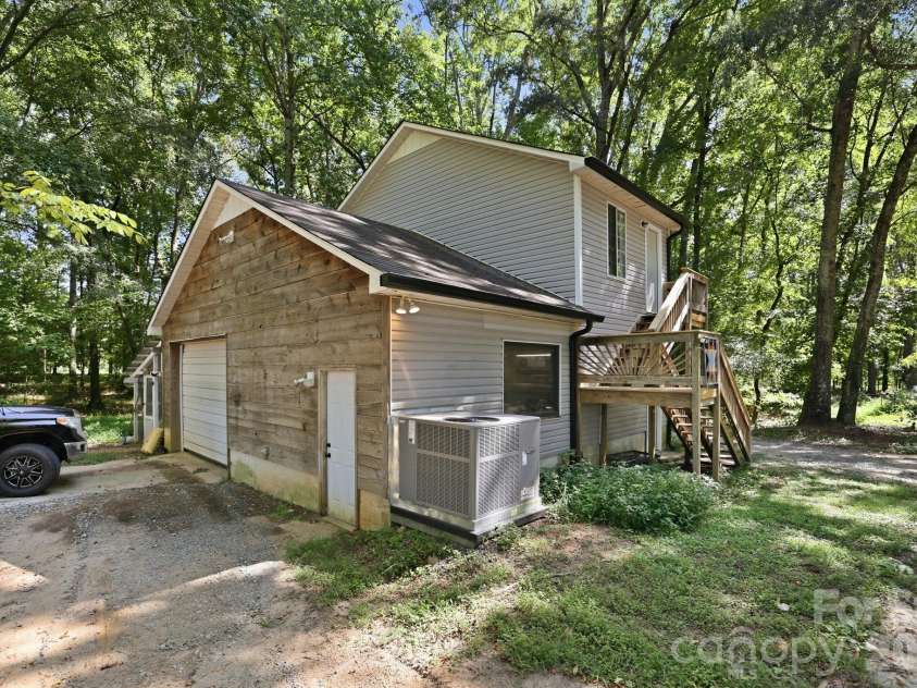 205 Dornoch Drive, Matthews, NC 28104.  MLS# CAR4417677, YatesRealty ID 47477. 2 Story Workshop