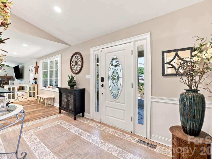 205 Dornoch Drive, Matthews, NC 28104.  MLS# CAR4417677, YatesRealty ID 47477. Foyer