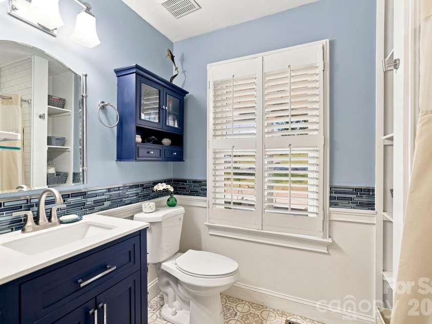 205 Dornoch Drive, Matthews, NC 28104.  MLS# CAR4417677, YatesRealty ID 47477. Full Bath